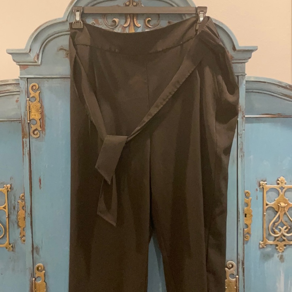 Beautiful black slacks with attached belt!